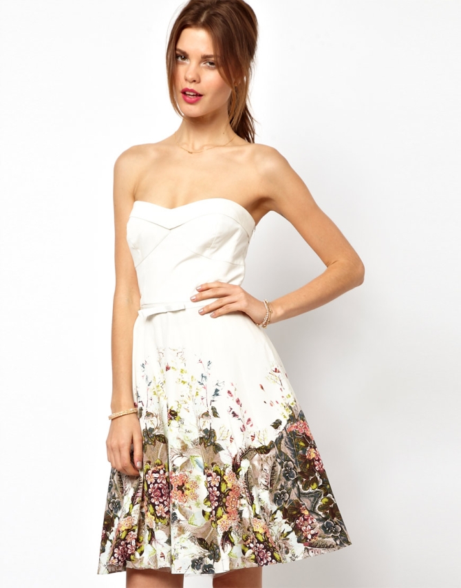 Копринена рокля с флорален мотив